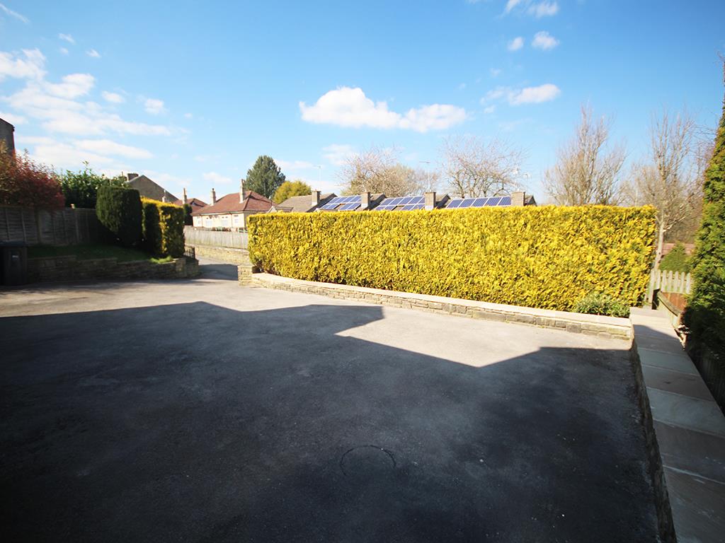 4 bedroom detached house For Sale in Earby - IMG_2475.jpg